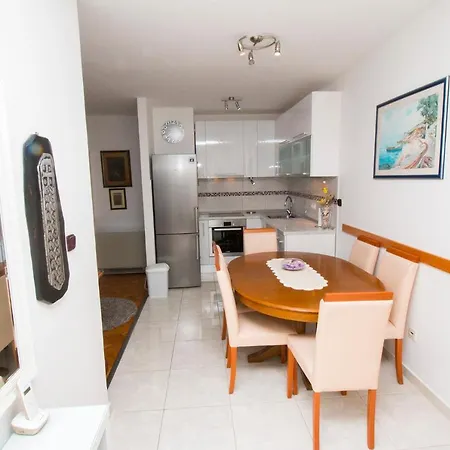 Apartment Seka Omis